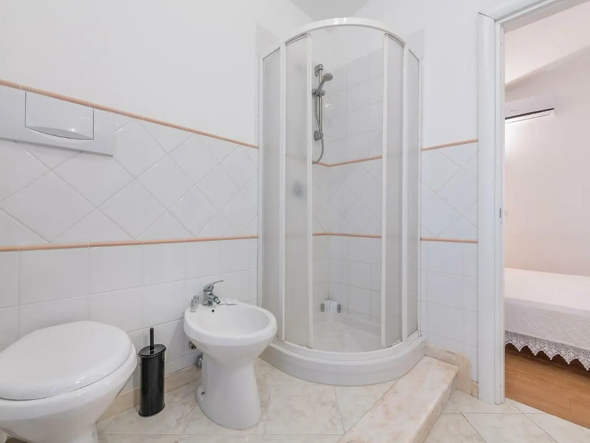 Villa Iole Carloforte  Alojamento de Acomodação e Pequeno-almoço Carloforte (Isola di San Pietro)